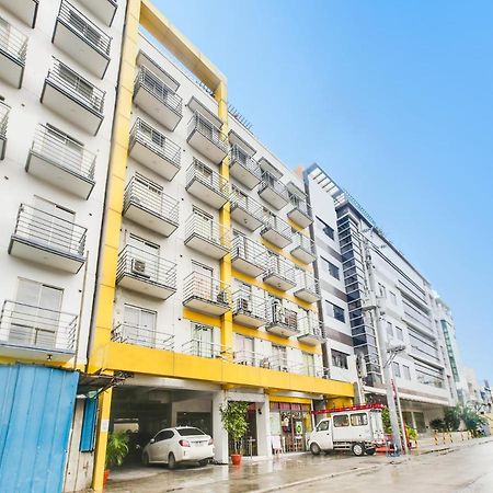 Oyo 893 Dian Suites Makati Manila Dış mekan fotoğraf