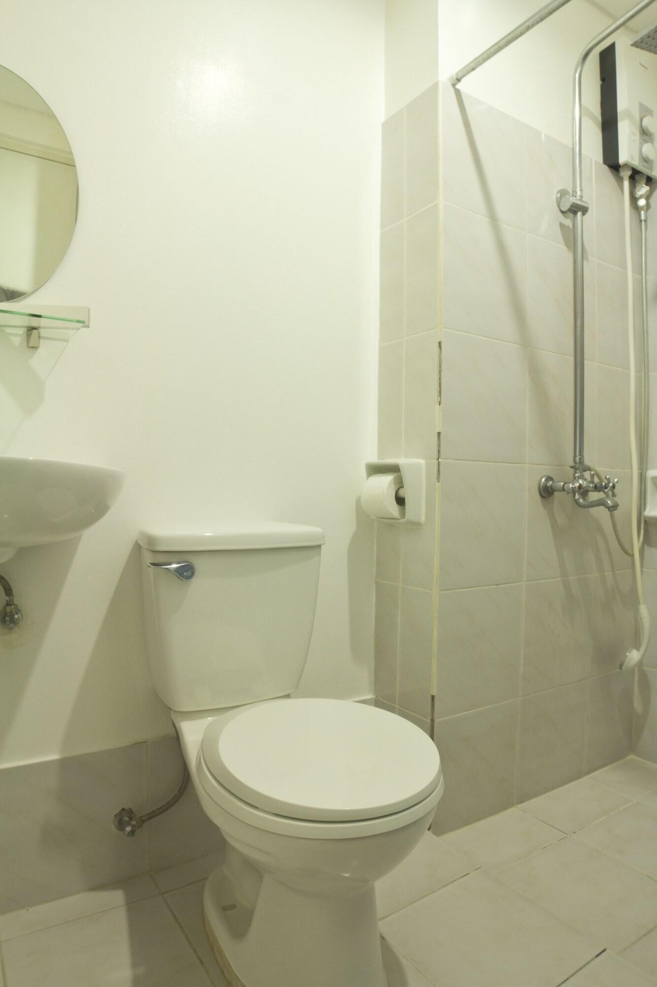 Oyo 893 Dian Suites Makati Manila Dış mekan fotoğraf