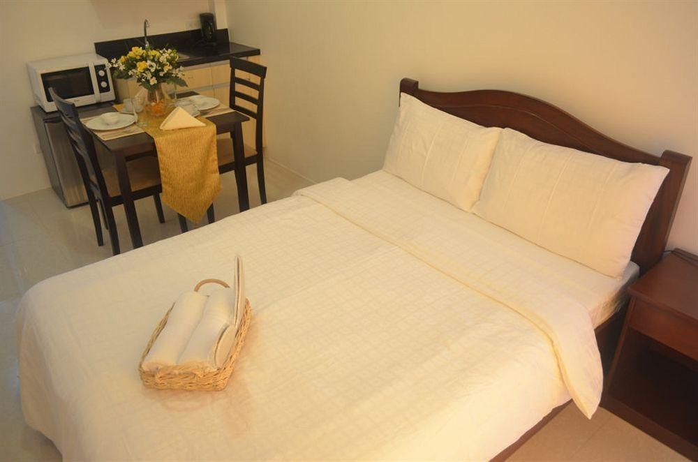 Oyo 893 Dian Suites Makati Manila Dış mekan fotoğraf