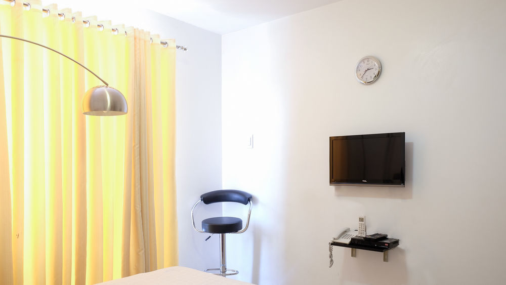 Oyo 893 Dian Suites Makati Manila Dış mekan fotoğraf