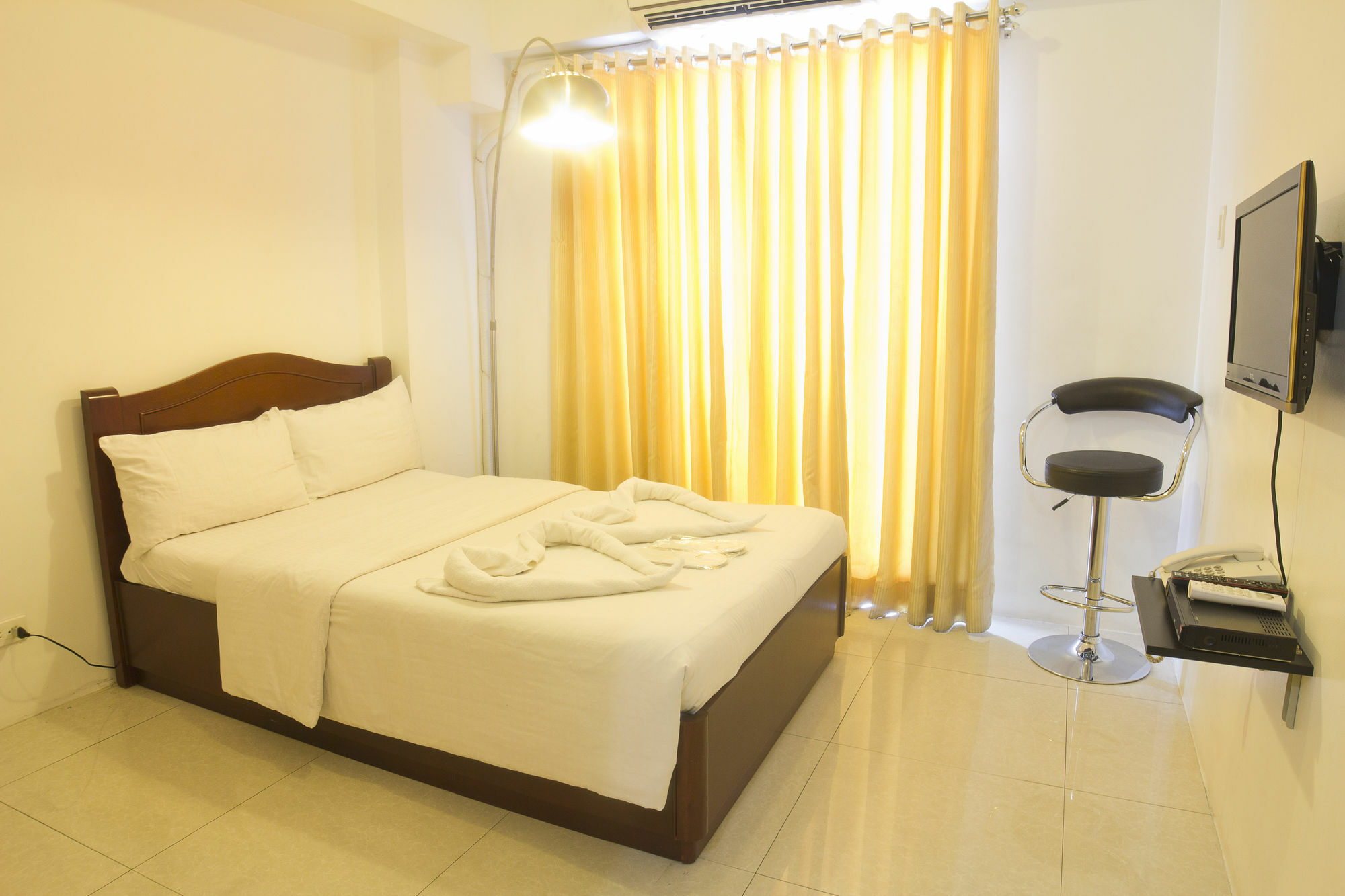 Oyo 893 Dian Suites Makati Manila Dış mekan fotoğraf