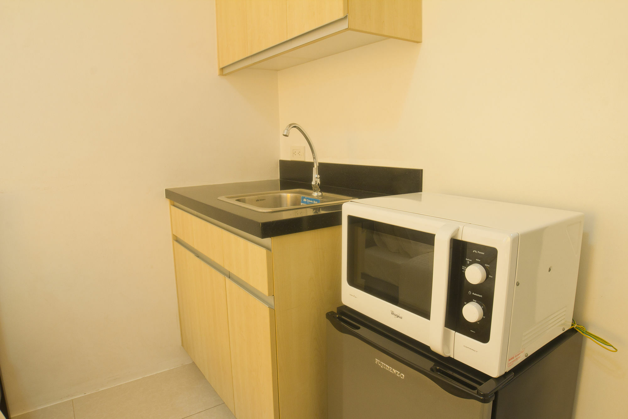 Oyo 893 Dian Suites Makati Manila Dış mekan fotoğraf