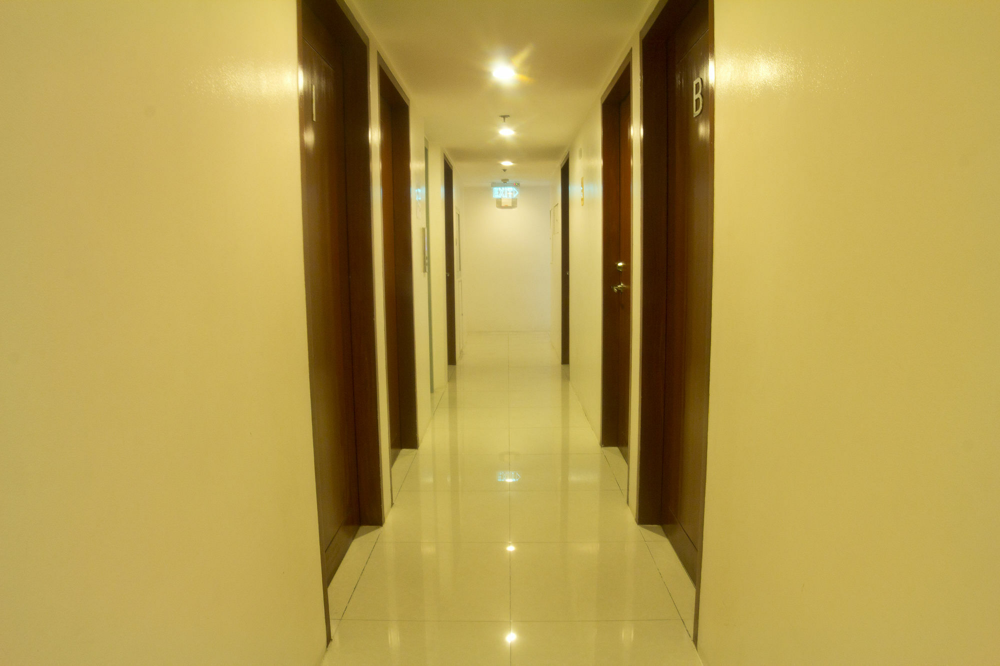 Oyo 893 Dian Suites Makati Manila Dış mekan fotoğraf