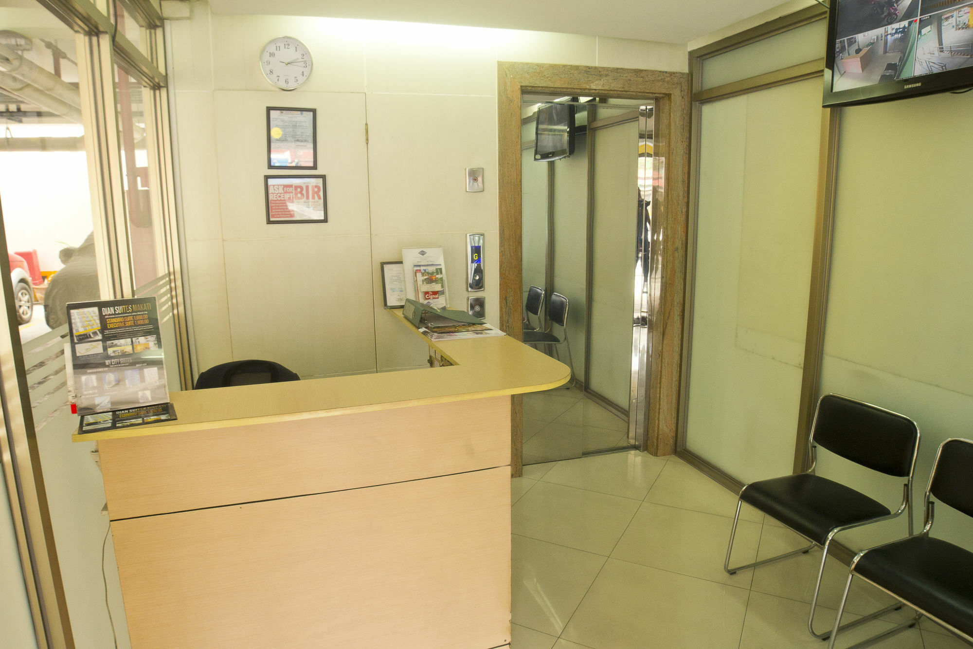 Oyo 893 Dian Suites Makati Manila Dış mekan fotoğraf