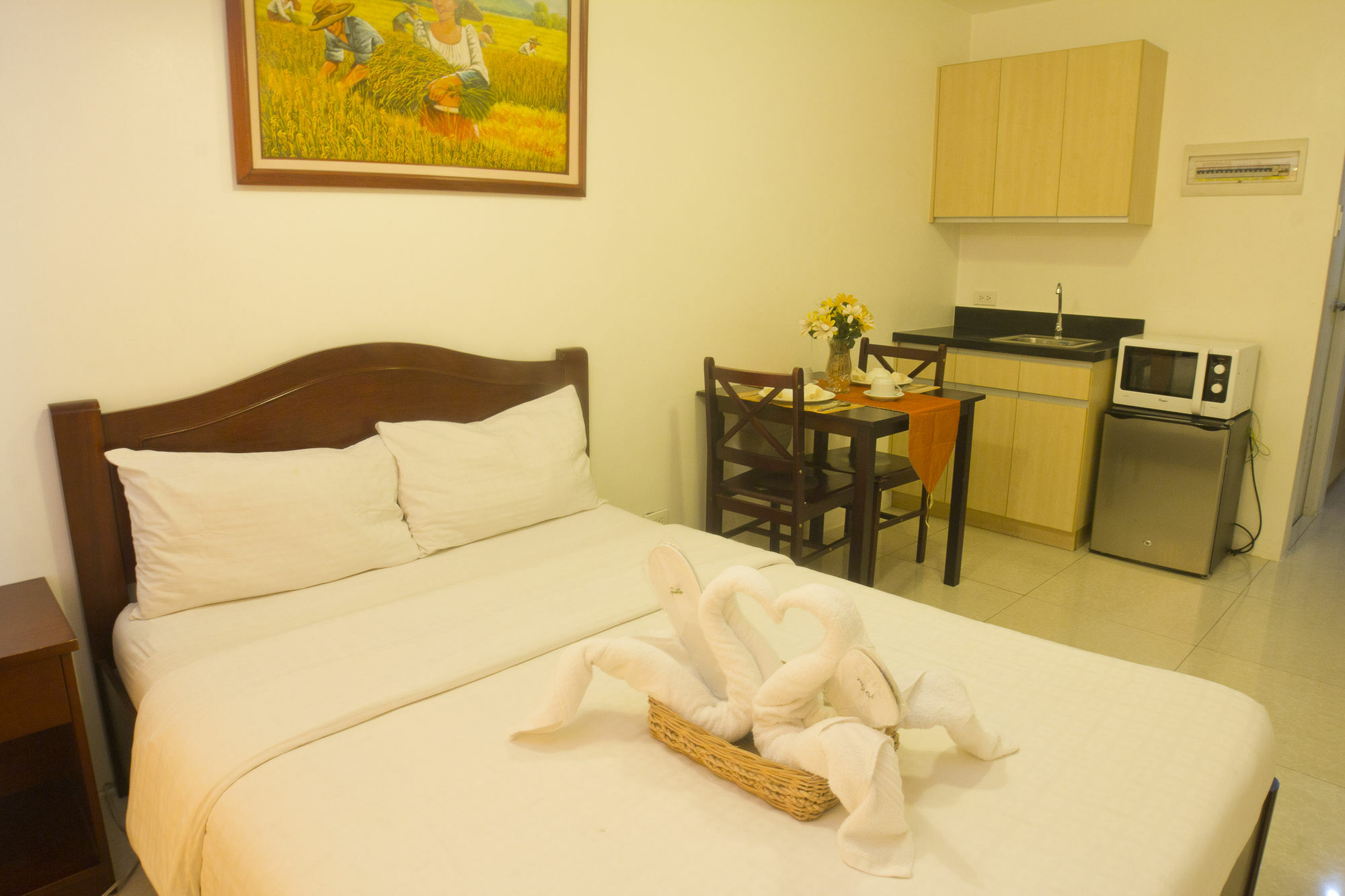 Oyo 893 Dian Suites Makati Manila Dış mekan fotoğraf